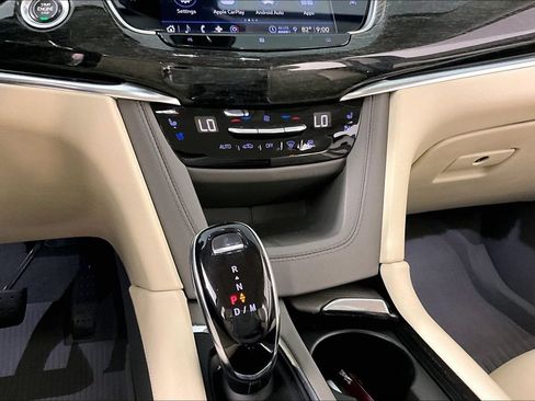 Certified 2021 Cadillac XT6 Premium Luxury FWD image 8