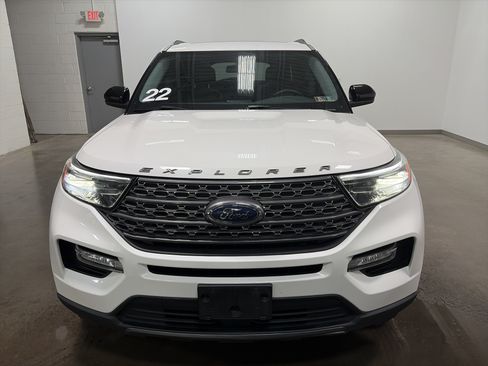 Used 2022 Ford Explorer XLT w/ Equipment Group 202A AWD/4WD image 2