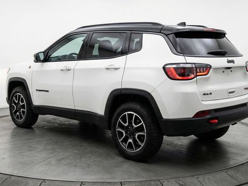 Used 2025 Jeep Compass Trailhawk AWD/4WD image 6