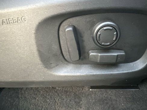 Used 2018 Land Rover Range Rover Evoque SE Premium image 18