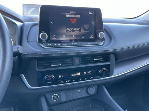 Used 2023 Nissan Rogue SV image 10