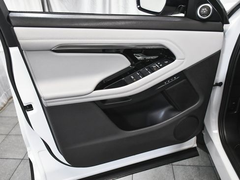 Used 2022 Land Rover Range Rover Evoque SE image 9