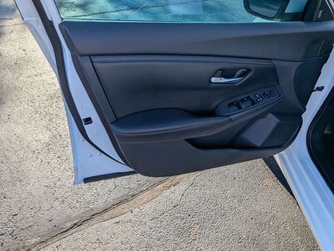 Used 2022 Nissan Sentra SV FWD image 12