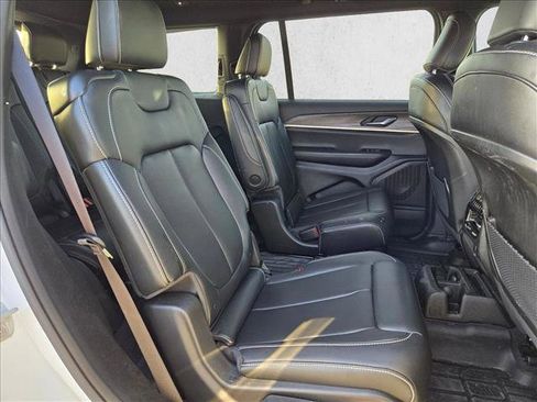 Used 2024 Jeep Grand Cherokee L Limited image 19