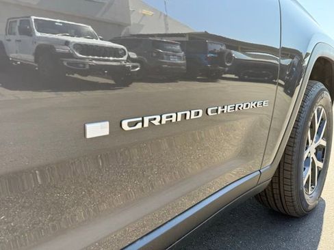 New 2025 Jeep Grand Cherokee L Limited w/ Luxury Tech Group II image 9