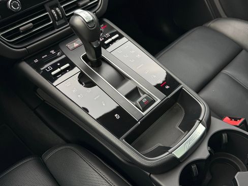 Certified 2024 Porsche Macan S image 22