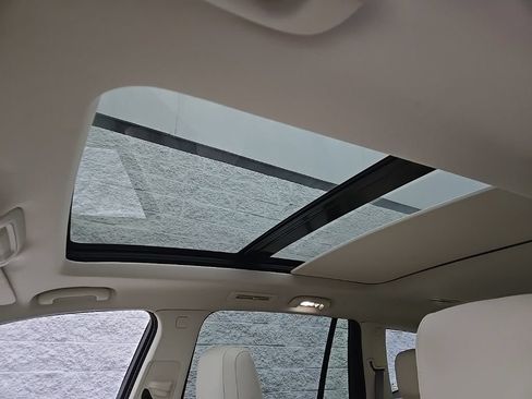 Certified 2024 Cadillac XT6 Premium Luxury AWD/4WD image 15