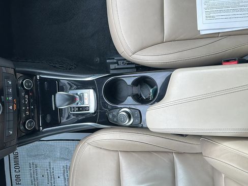 Used 2018 INFINITI QX30 Premium w/ Navigation Package FWD image 13