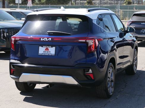 Used 2024 Kia Seltos S AWD/4WD image 3