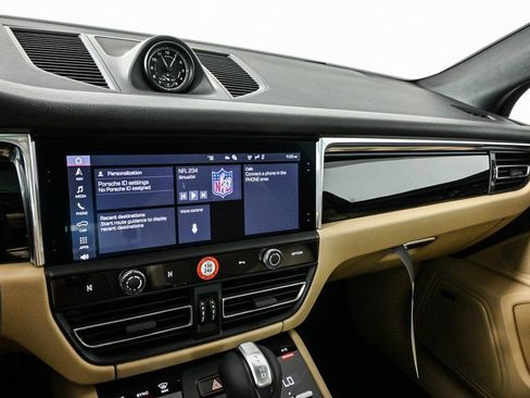 Used 2026 Porsche Macan image 12