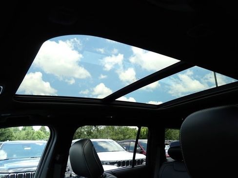 New 2025 Jeep Grand Cherokee L Limited w/ Luxury Tech Group II image 17