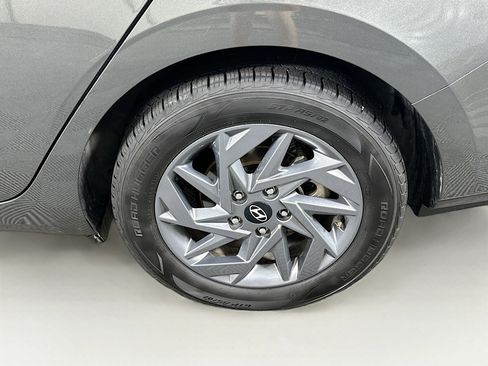 Used 2024 Hyundai Elantra SEL image 11
