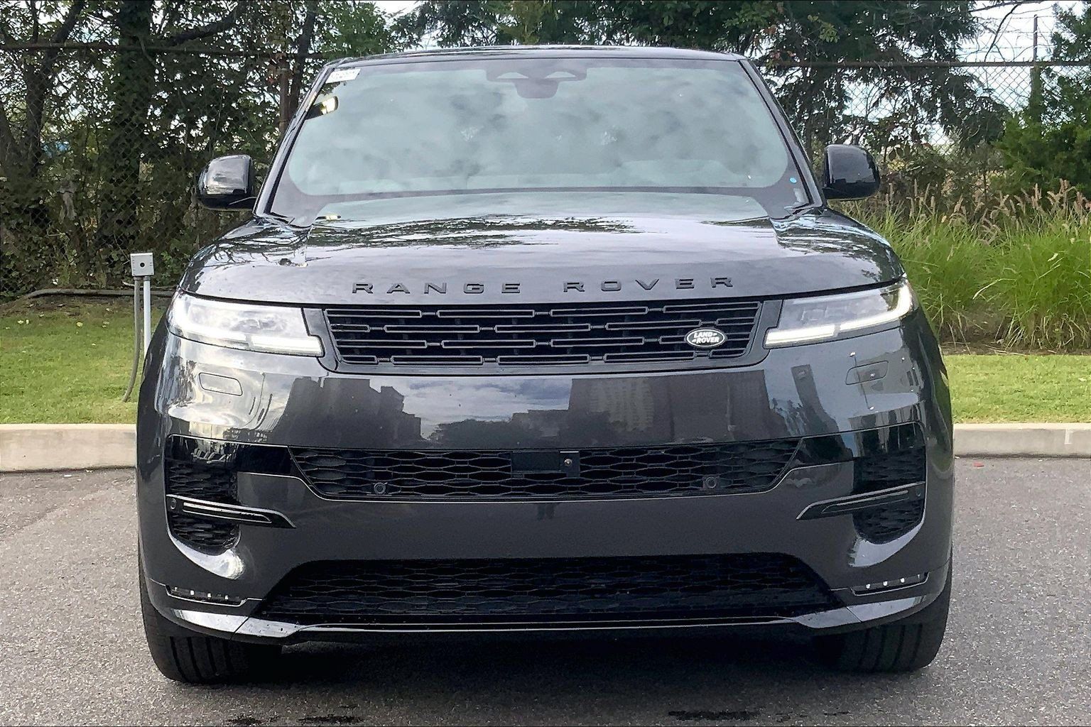 New 2027 Land Rover Range Rover Sport Dynamic SE AWD/4WD image 3