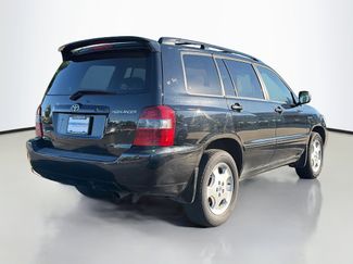 Used 2005 Toyota Highlander 4WD V6 w/ 3rd Row video 2