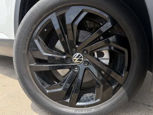 Used 2023 Volkswagen Atlas SE w/ Black Wheel Package FWD image 9