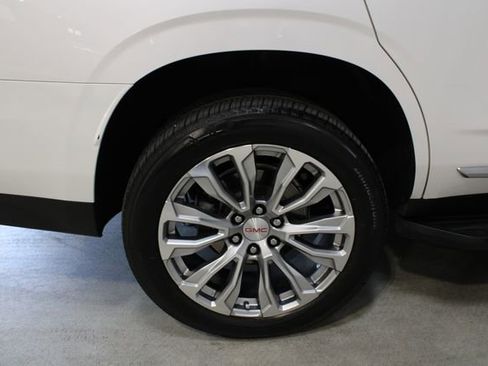 Used 2024 GMC Yukon Denali w/ Advanced Technology Package AWD/4WD image 28