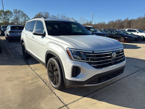 New 2026 Volkswagen Atlas SE FWD image 3