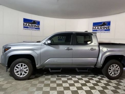Used 2024 Toyota Tacoma SR5 AWD/4WD image 7