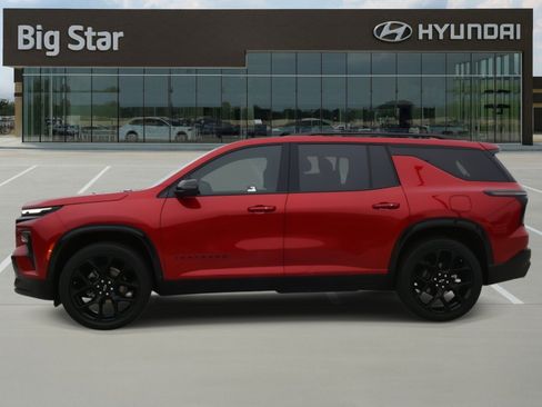 Used 2024 Chevrolet Traverse RS image 2