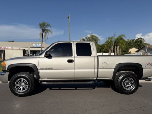 Used 2006 GMC Sierra 2500 W/T w/ Skid Plate Package AWD/4WD image 4