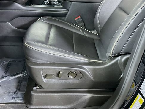 Used 2025 GMC Yukon XL Elevation image 25