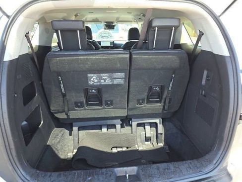 Used 2025 Kia Carnival image 16