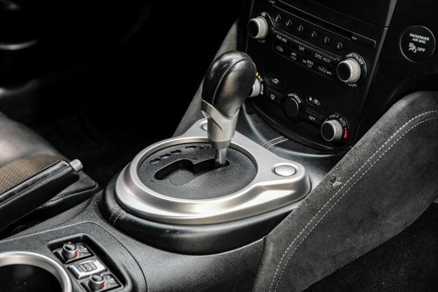 Used 2016 Nissan 370Z Touring Sport RWD image 32