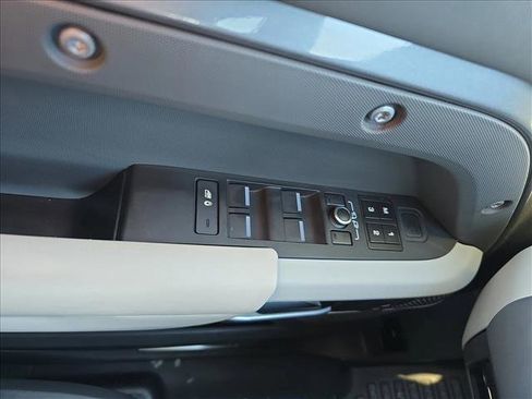 Certified 2023 Land Rover Defender 110 X-Dynamic SE image 27