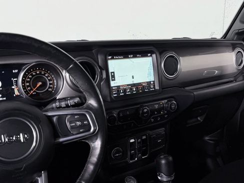 Used 2019 Jeep Wrangler Unlimited Sahara w/ Dual Top Group AWD/4WD image 22