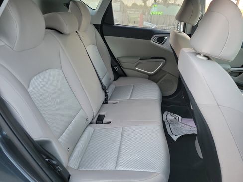 Used 2025 Kia Soul LX image 23