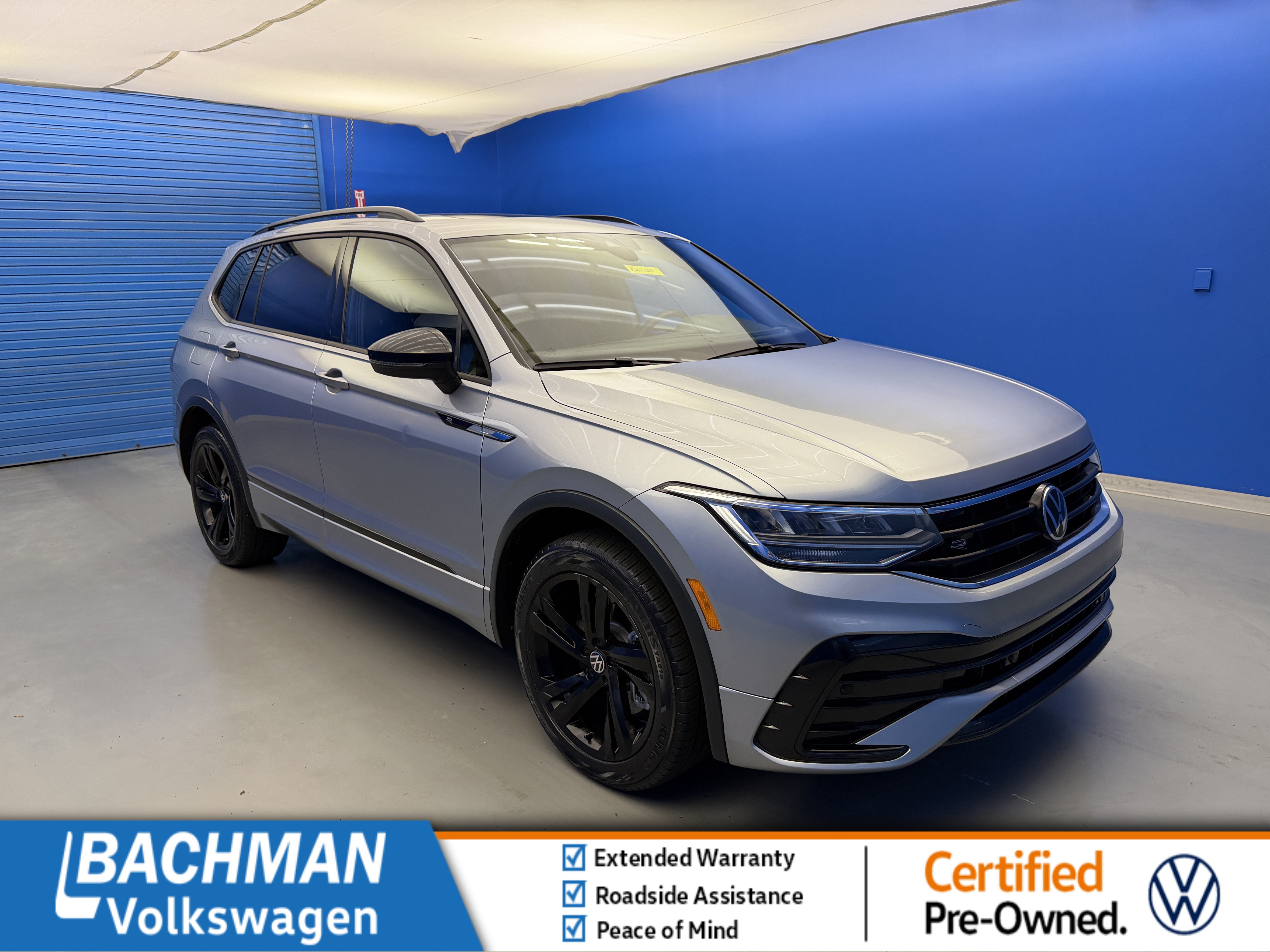 Used 2023 Volkswagen Tiguan SE R-Line FWD image 1