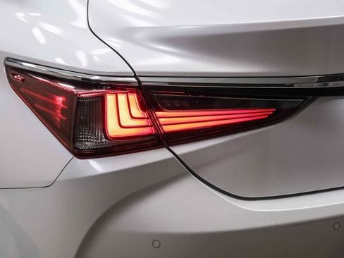 Used 2019 Lexus ES 350 image 7