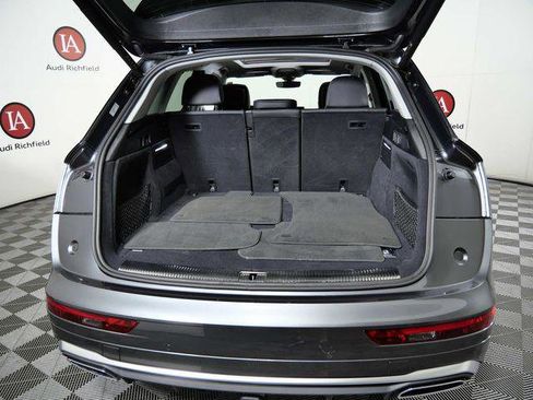 Used 2024 Audi Q5 e Premium Plus w/ Premium Plus Package image 10