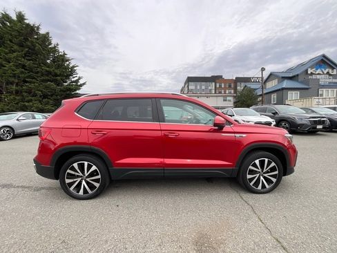 Used 2022 Volkswagen Taos SE w/ IQ.Drive SE Package image 8
