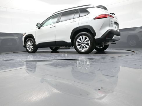 Certified 2024 Toyota Corolla Cross LE AWD/4WD image 31