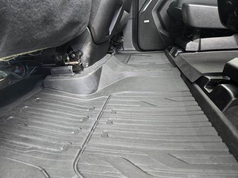 Used 2025 GMC Yukon Denali w/ Sun & Power Step Package image 19