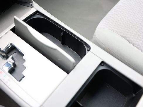 Used 2010 Toyota Camry LE image 27