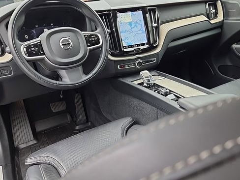 Certified 2022 Volvo XC60 B5 Inscription w/ Advanced Package image 12