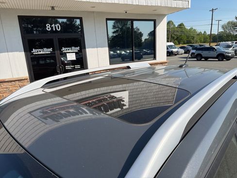 Used 2025 Hyundai Venue SEL FWD image 12