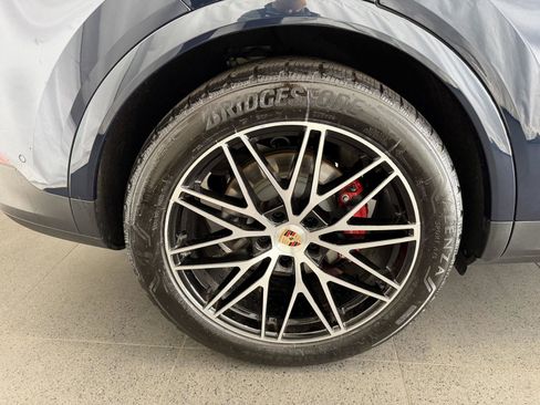 Used 2025 Porsche Cayenne S image 12