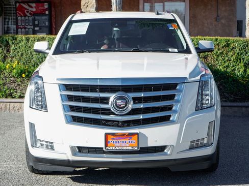 Used 2015 Cadillac Escalade Premium image 3