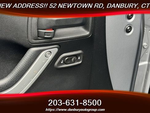 Used 2014 Jeep Wrangler Unlimited Sahara w/ Dual Top Group AWD/4WD image 10