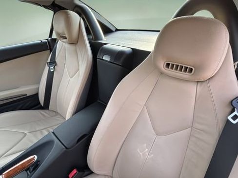Used 2010 Mercedes-Benz SLK 300 image 19