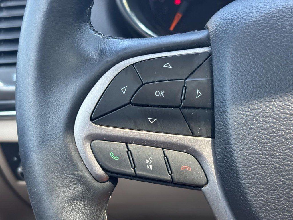 Used 2019 Jeep Grand Cherokee Limited w/ Luxury Group II AWD/4WD image 17