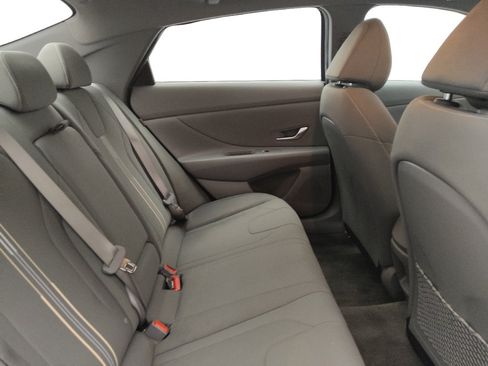 Used 2025 Hyundai Elantra SEL FWD image 19