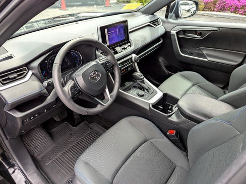 Used 2024 Toyota RAV4 SE image 15