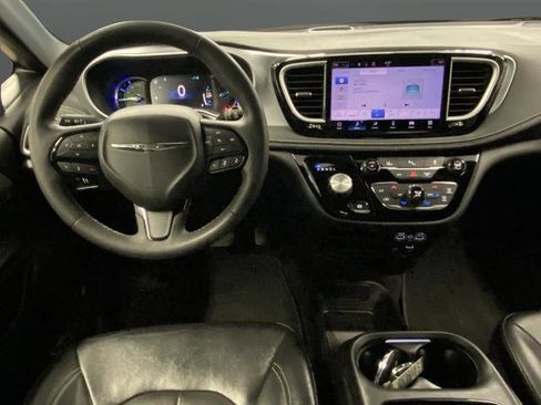 Used 2022 Chrysler Pacifica Touring-L w/ S Appearance Package image 5