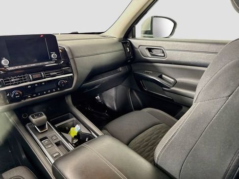 Used 2025 Nissan Pathfinder SV FWD image 22