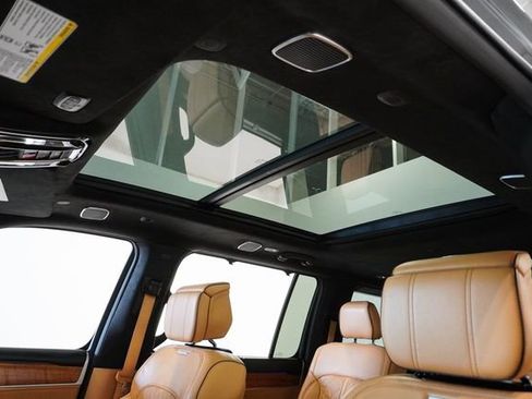 Used 2024 Jeep Grand Wagoneer Series III image 11