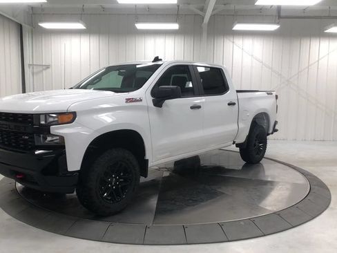 Used 2019 Chevrolet Silverado 1500 Custom Trail Boss w/ Infotainment Package AWD/4WD image 4